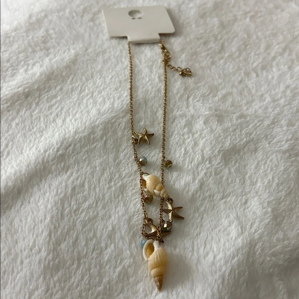 Charming Gold Seashell Necklace - Picture 3 of 3